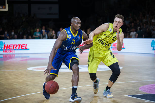 迅速占据了 迅速占据了