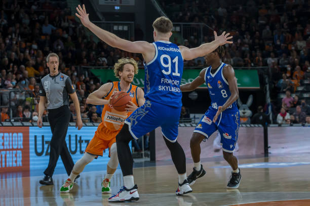 激烈的舞台 激烈的舞台