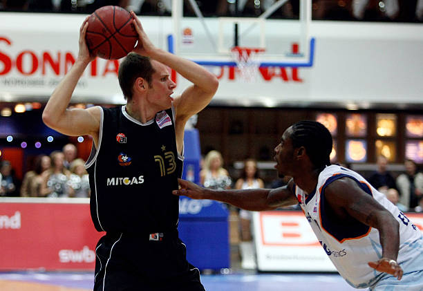 维持了其联 维持了其联