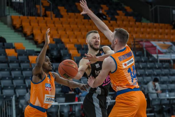 一边是反对 一边是反对